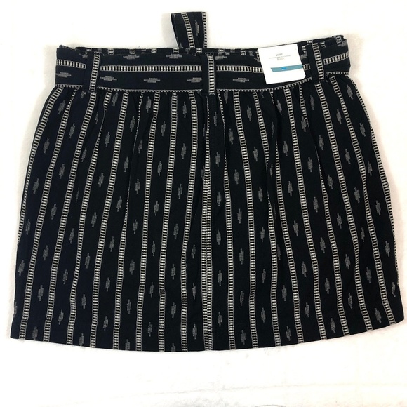 NWT Old Navy Black Circle Skirt WITH POCKETS - Picture 3 of 4
